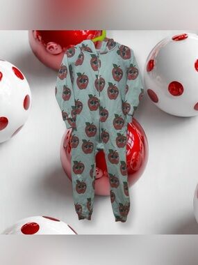 Hugo Loves Tiki Apple Romper
Great condition
4 years
Blue
Retired Retail $102